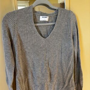 Old Navy Women's V-Neck Sweater in Gray